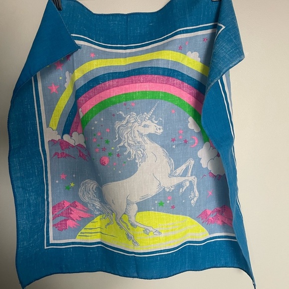 Vintage Colorful Unicorn Scarf with Rainbow Design 1980s USA made - Picture 5 of 5